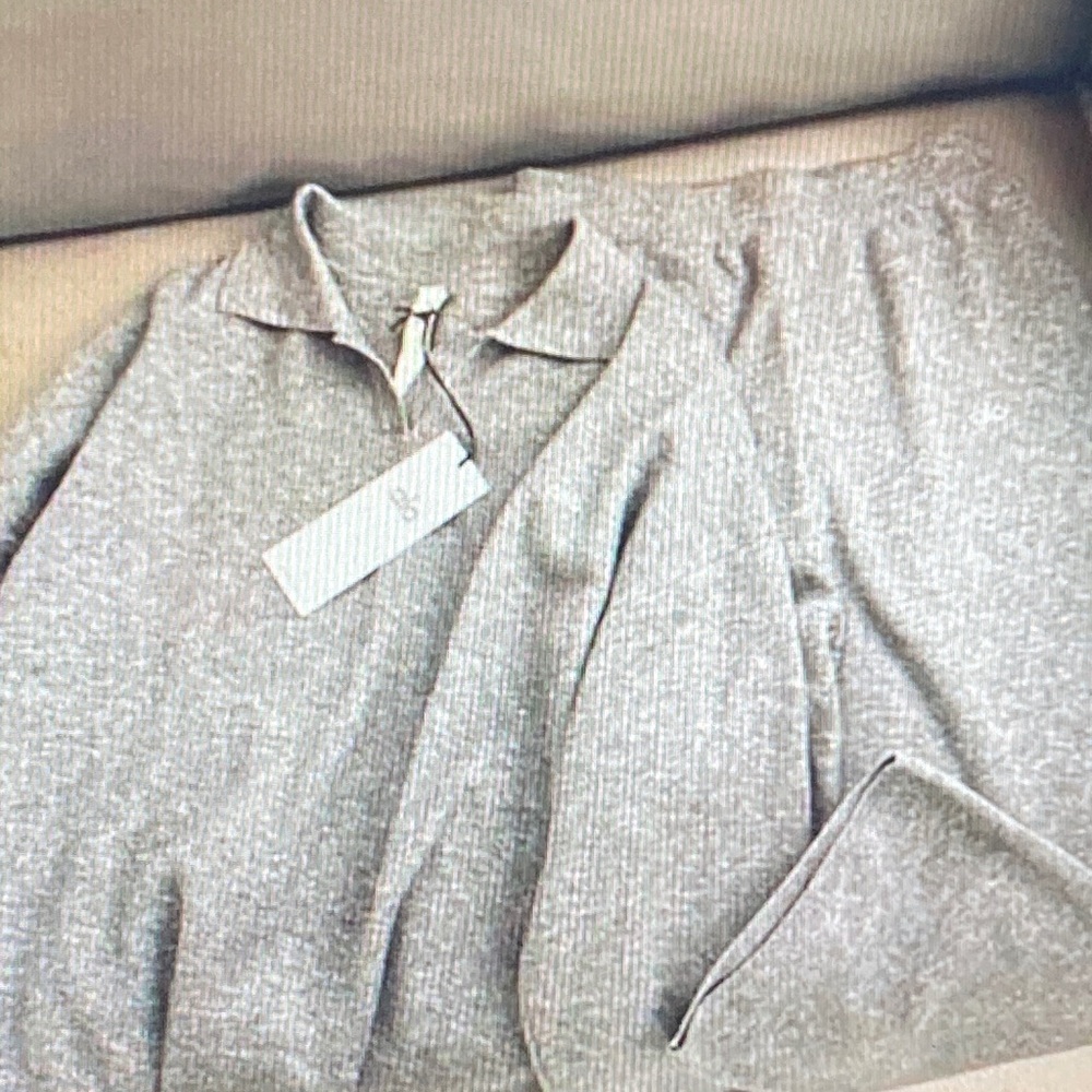 ALO Yoga Light Gray Ribbed Pullover Sweater